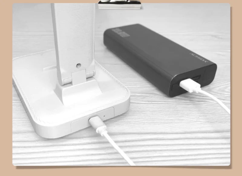 ILLUT9 - Lampada da scrivania a LED dimmerabile