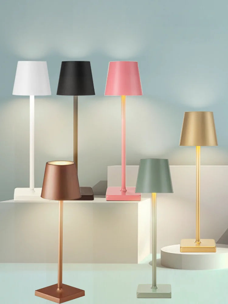 ILLUT15 - Lampada da tavolo a LED dimmerabile a 3 livelli